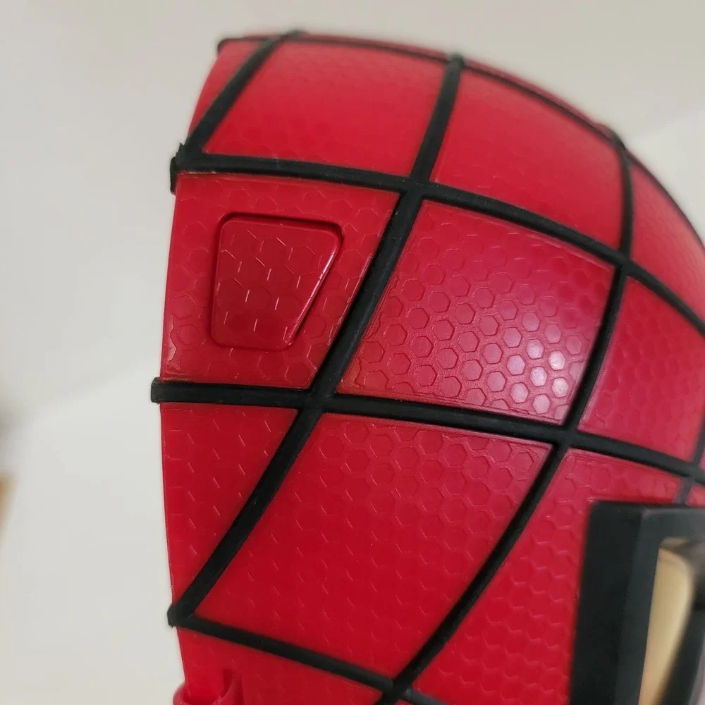 Hasbro Marvel Spider-Man  Mask 2012 Straps Yellow Eye Covers Rigid Plastic.